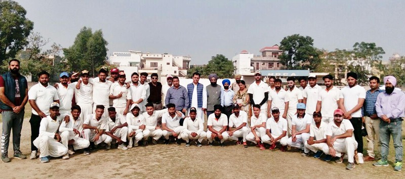 cricket-match-hoshiarpur-govt-college-spn-college-mukerian-chief0guest-MLA-dr.-Raj-Kumar-Interact-palyers.jpg